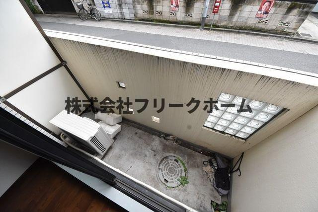 武蔵野市西久保３丁目の賃貸マンションのバルコニー