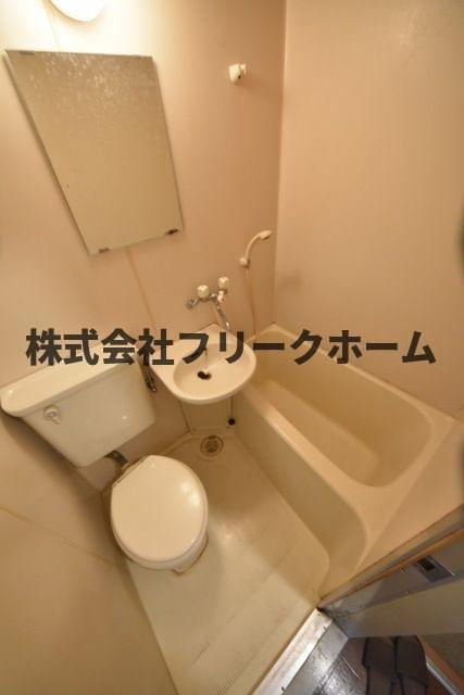 武蔵野市西久保３丁目の賃貸マンションの浴室