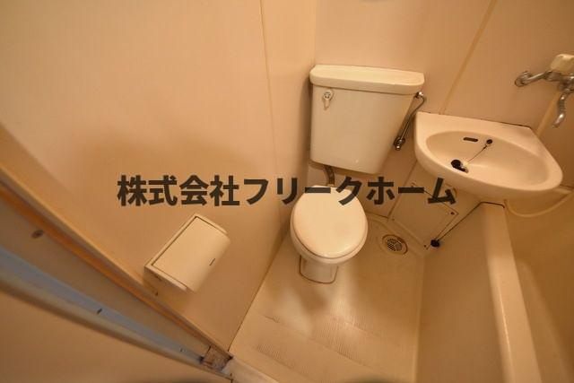 武蔵野市西久保３丁目の賃貸マンションのトイレ
