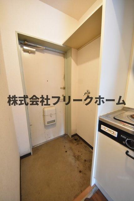 武蔵野市西久保３丁目の賃貸マンションの玄関