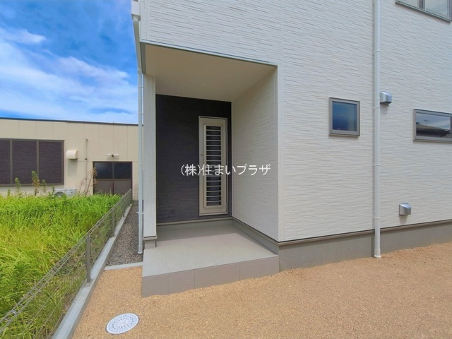 仲介手数料無料）稲沢市祖父江町第３　１号棟の玄関|明るい玄関です