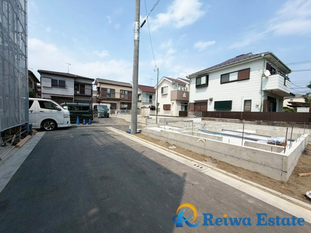 新築戸建　茅ヶ崎市ひばりが丘の前面道路含む現地写真