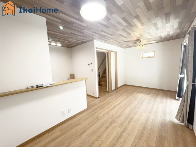 明石市二見町西二見　新築戸建の居間・リビング|【ホームページに現地動画掲載中】●年中無休：当日予約可●明るく開放感もある1階12帖のLDKです。