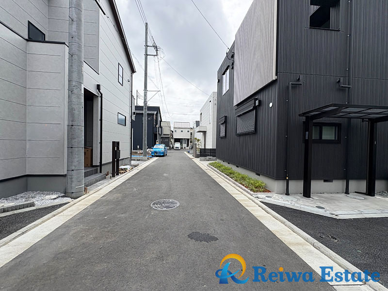 新築戸建　茅ヶ崎市ひばりが丘の前面道路含む現地写真