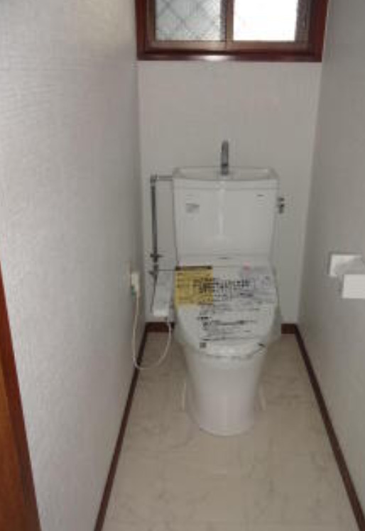 エクセレンス三ツ木のトイレ|落ち着いた色調のトイレです