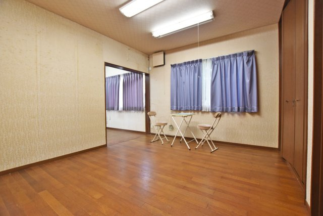 西宮市神園町中古一戸建て│4LDK+駐車2台可の洋室|ご家族構成の変化に応じて、5LDKへの間取り変更にも対応できます。