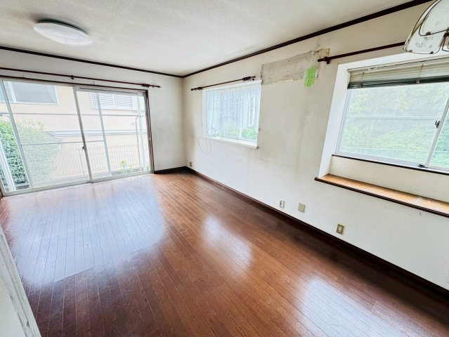 日吉台6丁目　売戸建ての居間・リビング