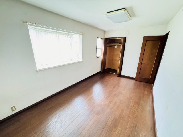 日吉台6丁目　売戸建ての洋室