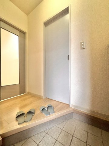 シャルマン五常の玄関