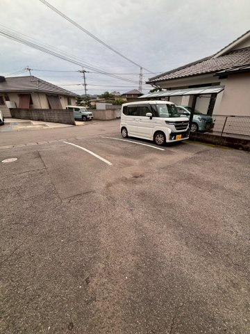 シャルマン五常の駐車場
