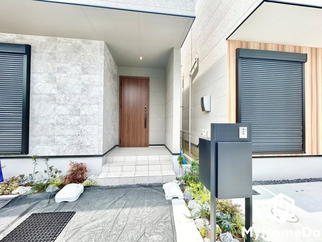 守山区森孝　3期の玄関|ゆとりあるポーチが、住まいの第一印象を上質に演出します