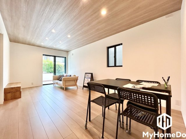 守山区森孝　3期の居間・リビング|家族が自然と集まる、開放的なLDKの新築戸建で快適な暮らしを