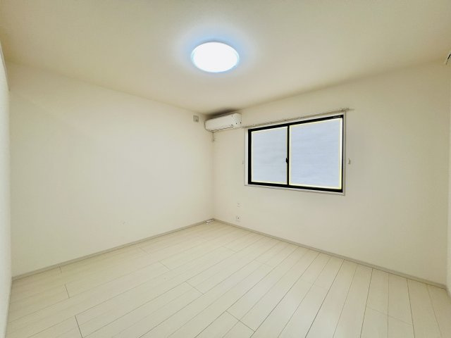 伊勢崎市境保泉の洋室|WIC付きの洋室は開放的♪