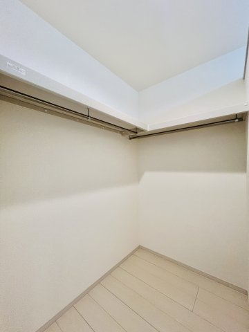 伊勢崎市境保泉の収納|高さのある物も収納可能なWIC◎