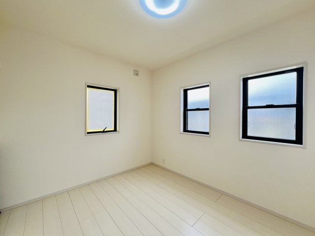 伊勢崎市境保泉の洋室|お子様の一人部屋デビューにも最適♪