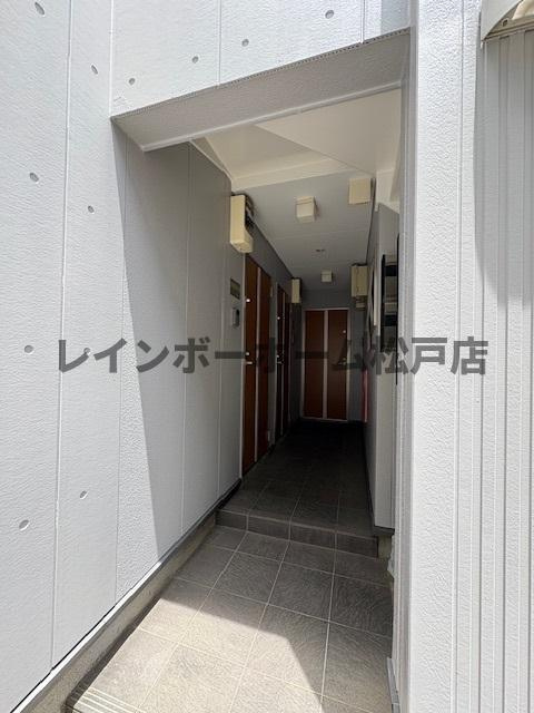 特典：仲介手数料が無料です!!のエントランス