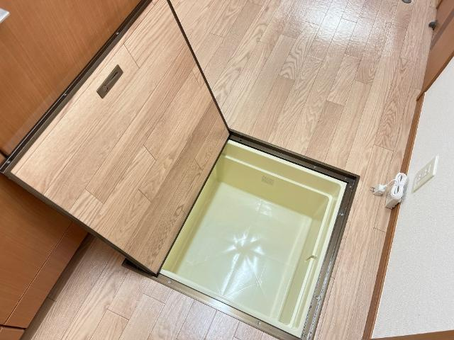 トラッドハウス愛宕のその他|床下収納