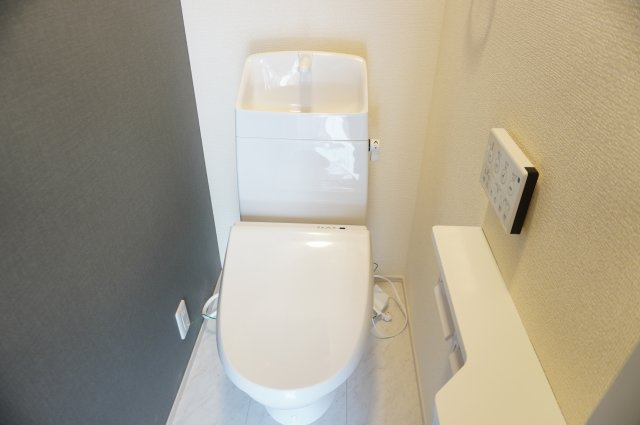草加市両新田東町 新築分譲住宅のトイレ|1階