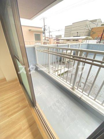 大阪市淀川区西三国２丁目の賃貸マンションのバルコニー