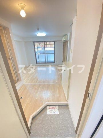 大阪市淀川区西三国２丁目の賃貸マンションの玄関