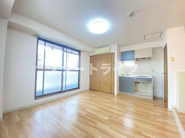 大阪市淀川区西三国２丁目の賃貸マンションの居間・リビング