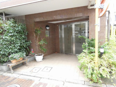 ロワジール三軒茶屋のエントランス