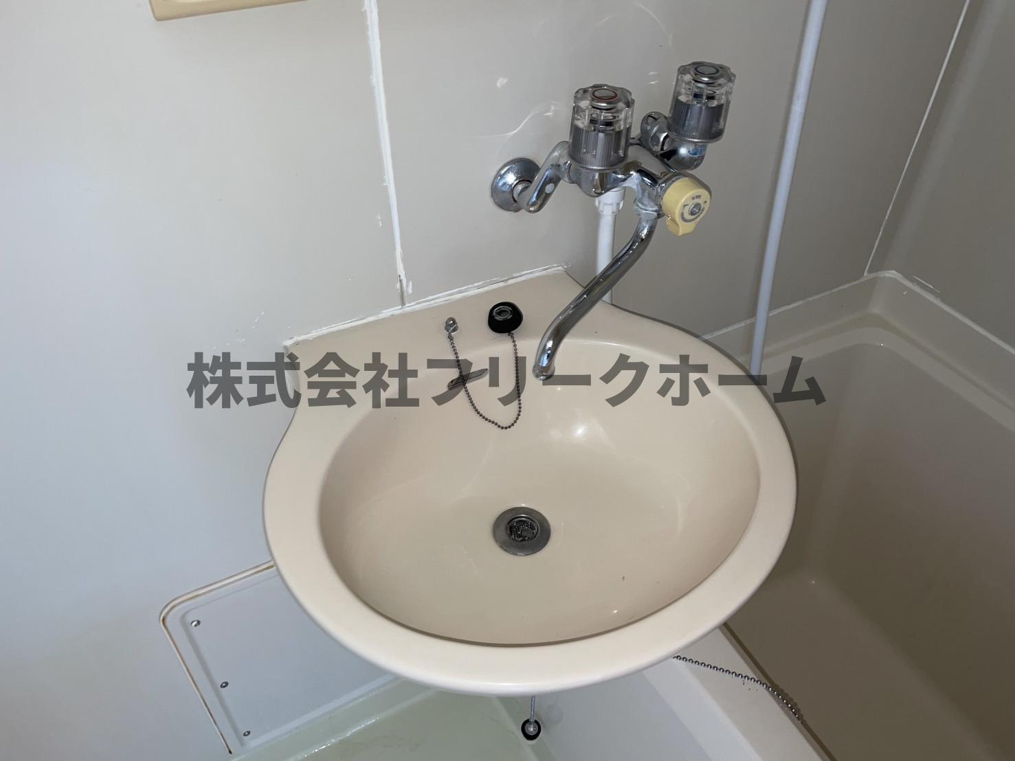 小金井市東町４丁目のアパートの洗面所