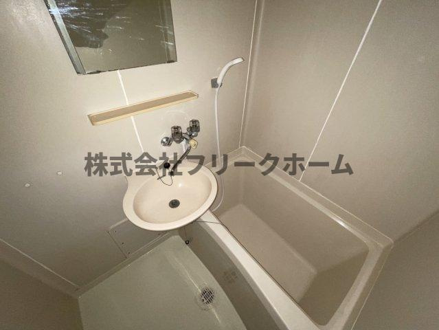 小金井市東町４丁目のアパートの浴室