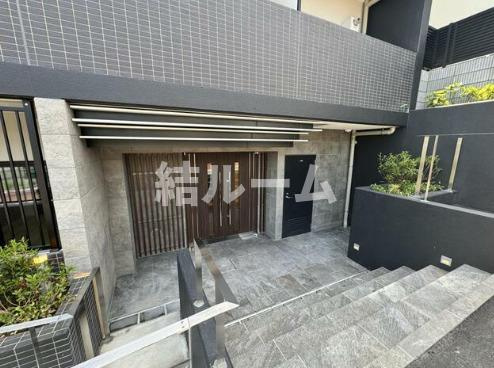 板橋区板橋４丁目の賃貸マンションのエントランス