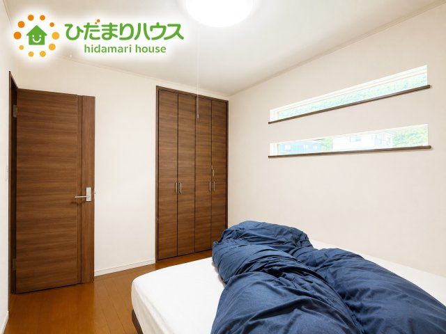 いわき市内郷高野町じゃく打　中古戸建　の寝室|広めの主寝室は、ベッドの他にもパソコンデスクやドレッサーなども置けちゃいます(*^-^*)