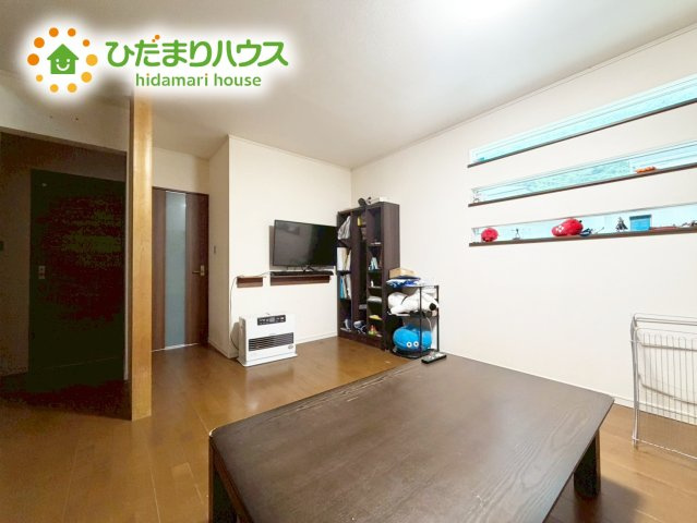 いわき市内郷高野町じゃく打　中古戸建　の居間・リビング|リビング大きな窓からは、暖かな日の光が降り注ぎます・・・