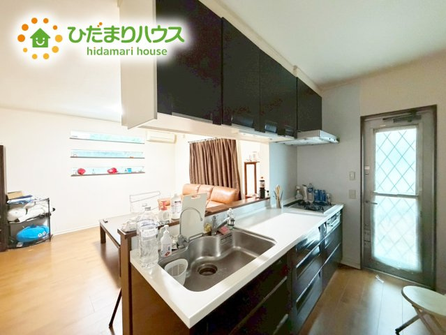 いわき市内郷高野町じゃく打　中古戸建　のキッチン|カウンターは少し高くなってますので、手元が隠れて来客からは見えにくくなってます♪