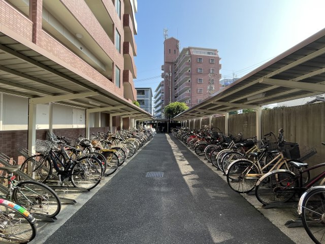 パークハウス中筋＆ガーデンのその他|駅から続く平坦な道のりで、自転車の利用もしやすい環境です。