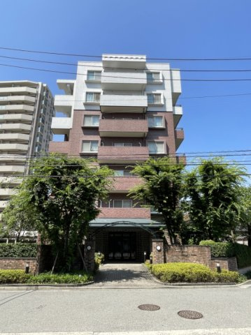 パークハウス中筋＆ガーデンの外観|マンション名の通り、緑に囲まれた潤いのある穏やかに暮らせるマンションです。