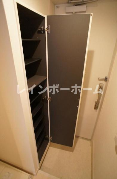 リブリ・行徳の玄関
