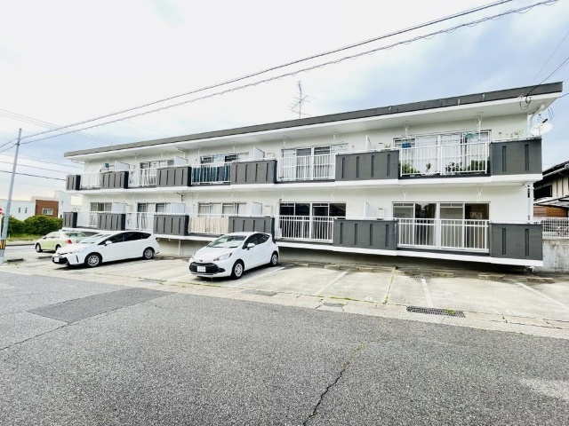 マンション遠山の外観