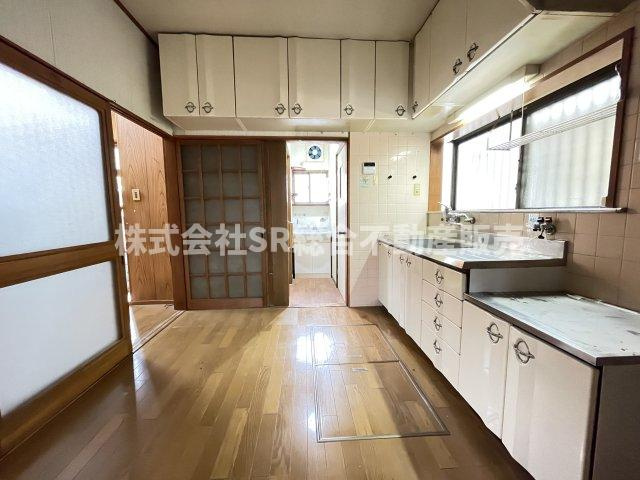 新池島町1丁目中古戸建のキッチン|弊社は不動産管理・賃貸仲介業もしております。
もちろんリフォームもできますので、お気軽にお申しつけ下さいませ