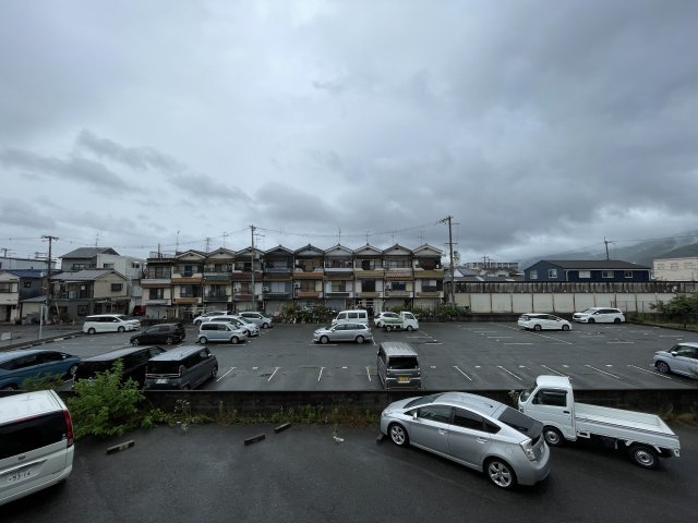 新池島町1丁目中古戸建の展望|物件裏には月極駐車場があるのでお車をお持ちの方も安心です！