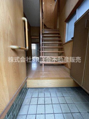 新池島町1丁目中古戸建の玄関|スペースのある明るい玄関です！