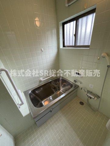 新池島町1丁目中古戸建の浴室|お風呂には窓もあり、換気がバッチリとできます☆