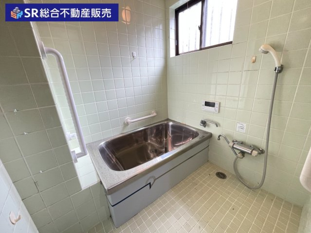 新池島町1丁目中古戸建の浴室|お風呂には窓もあり、換気がバッチリとできます☆