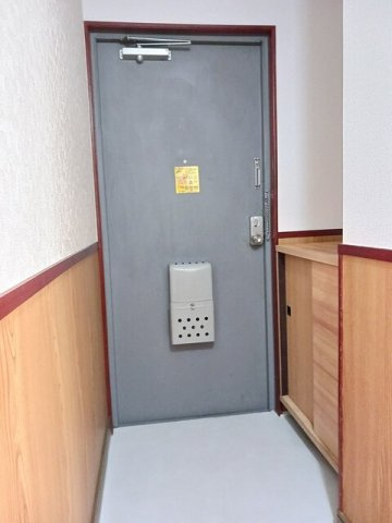 熊本市中央区保田窪１丁目の賃貸マンションの玄関|収納もある玄関です