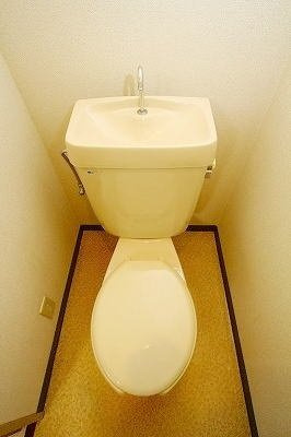 熊本市東区新外２丁目のアパートのトイレ|ゆったりとした空間のトイレです