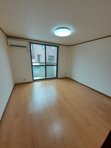 熊本市西区花園１丁目のアパートの内装|明るい室内です