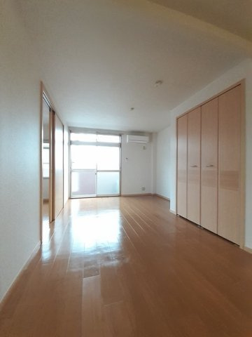 熊本市北区鶴羽田３丁目のアパートの居間・リビング|ゆったりとしたリビングです