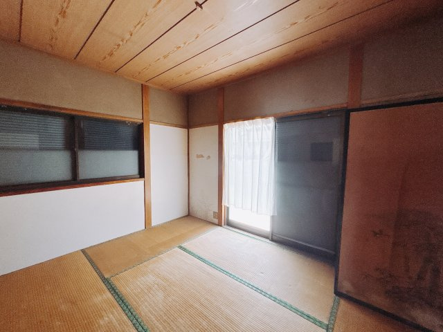 【中古戸建】高崎市高関町の和室|■和室｜和室を書斎にしたり、冬にはコタツを敷いて家族みんなで年越しをするのもいいですね。家族みんなのお気に入りの空間になります♪
