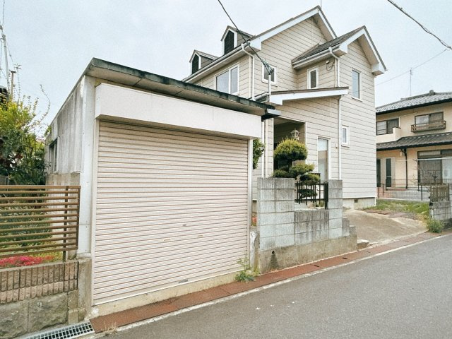 中古戸建　郡山市安積町荒井　安積第一小・安積中の外観|〈現況写真〉車庫は解体し駐車場拡張予定です！