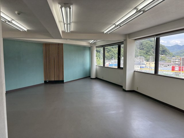 下田市　ホワイトビルの内装