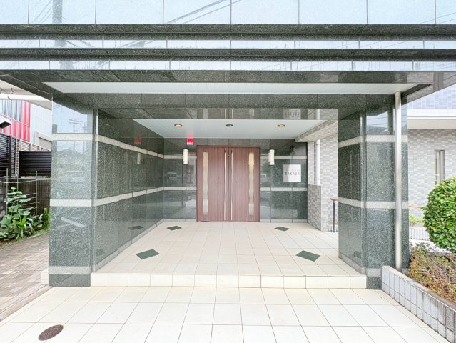 鶴ヶ島市藤金　中古マンション　「若葉駅」徒歩5分　【藤小学区】のエントランス