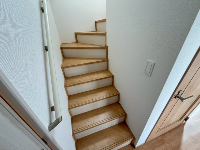  の内装|階段